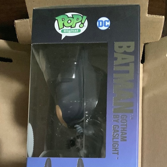 Batman Gotham by Gaslight Funko POP! Nft Physical Legendary DC 2050 #39 - Picture 4 of 6